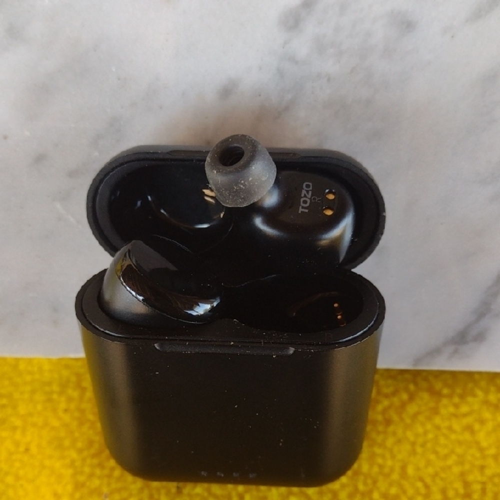 Tozo Black Wireless Earbuds NWOT